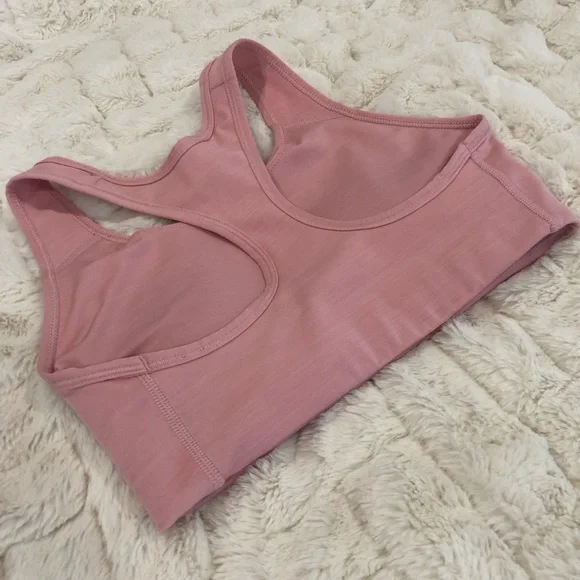 Gently worn Nike Small removable padding racer back sports bra - Picture 2 of 6